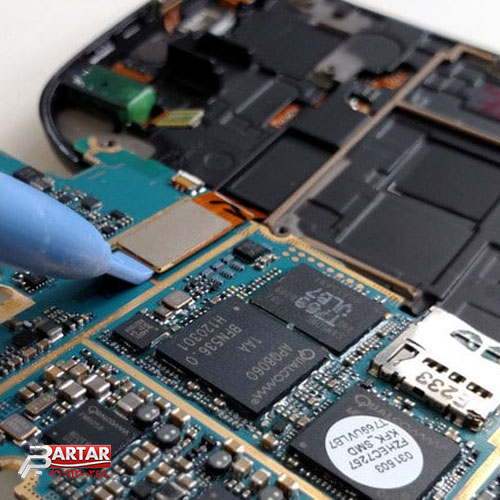 ضربه به برد گوشی