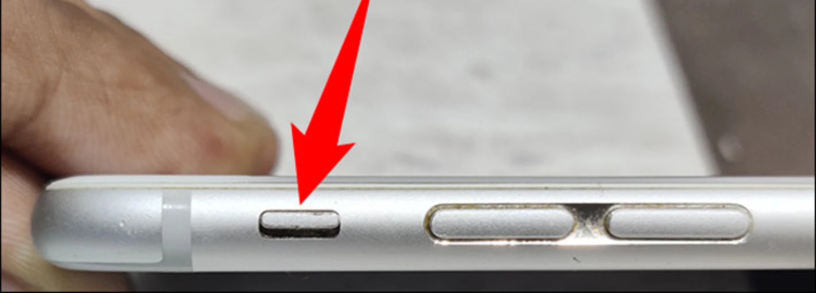 تمیز کردن دکمه فیزیکی آیفون