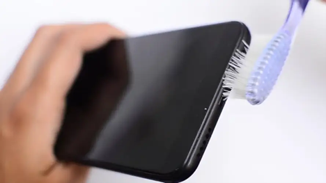 رفع مشکل بلندگو گوشی شیائومی با تمیز کردن اسپیکر