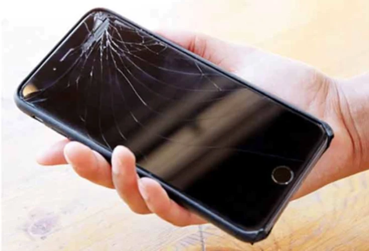 دلایل شکستن صفحه گوشی - برتر سرویس