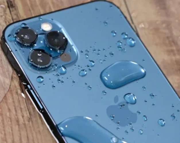 رفع آبخوردگی گوشی آیفون- نمایندگی تعمیرات موبایل اپل در برتر سرویس